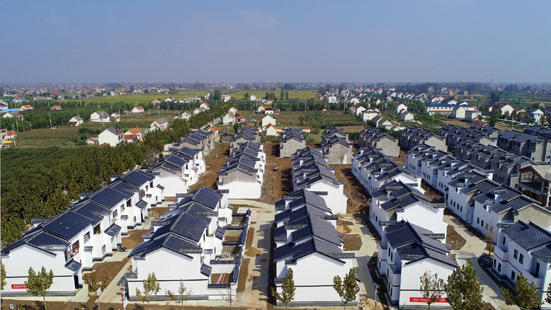 空中俯瞰八巨鎮(zhèn)前案村農民集中居住點