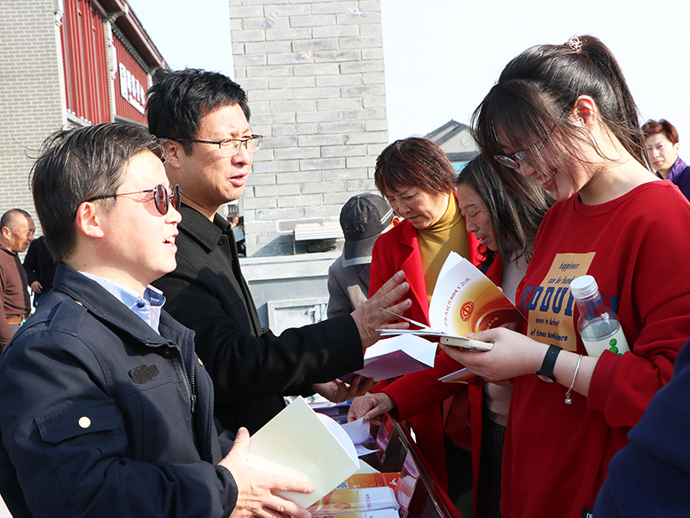 縣總工會開展“尊法守法攜手筑夢”服務農(nóng)民工公益法律服務行動