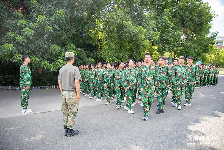 濱海中學軍訓現場