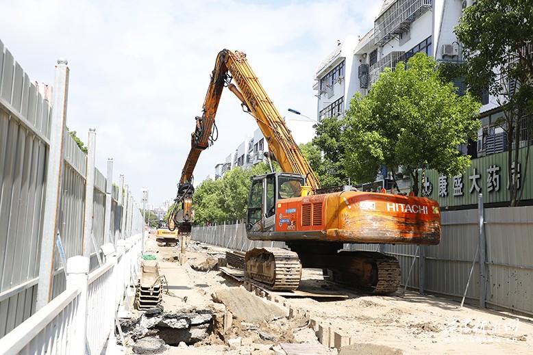 縣城新建南路污水管網提質增效工程施工現場